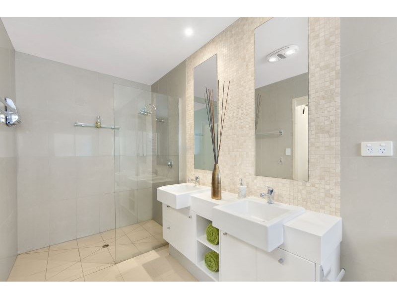 50 Carlton Tce, Wynnum QLD 4178