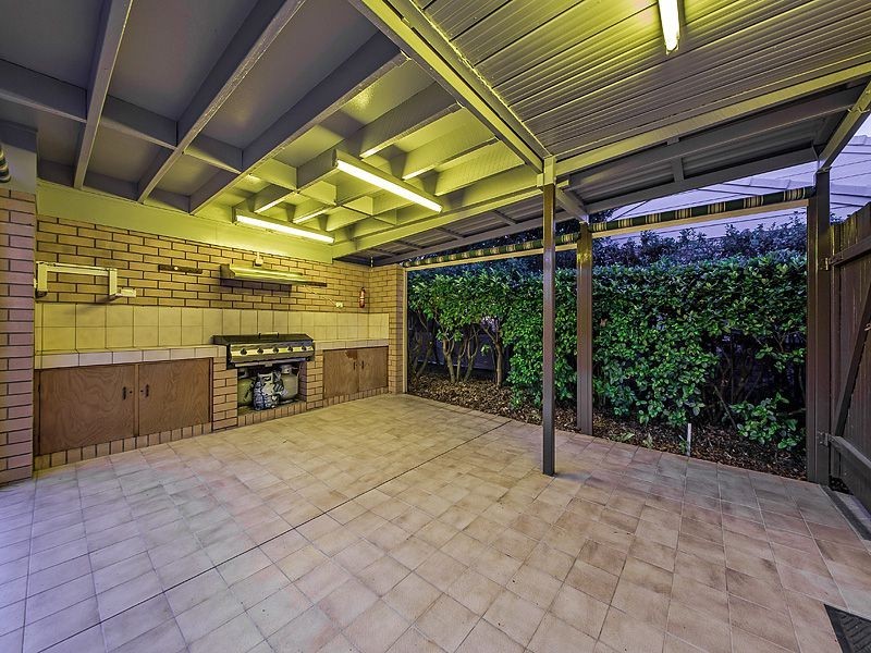 84 Gwynne St, Wynnum West QLD 4178