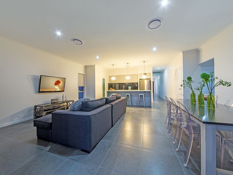 69 Foxwood Cct, Wakerley QLD 4154