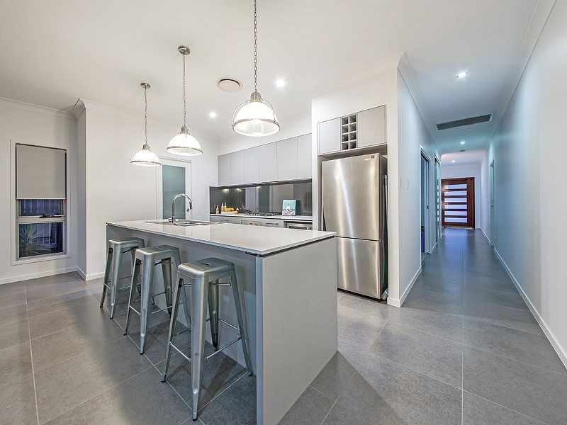 69 Foxwood Cct, Wakerley QLD 4154