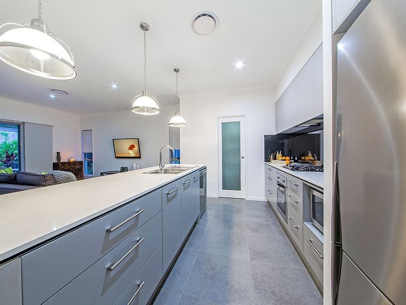 69 Foxwood Cct, Wakerley QLD 4154