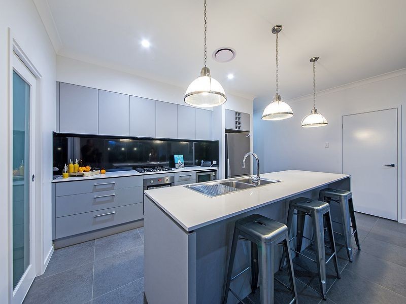 69 Foxwood Cct, Wakerley QLD 4154