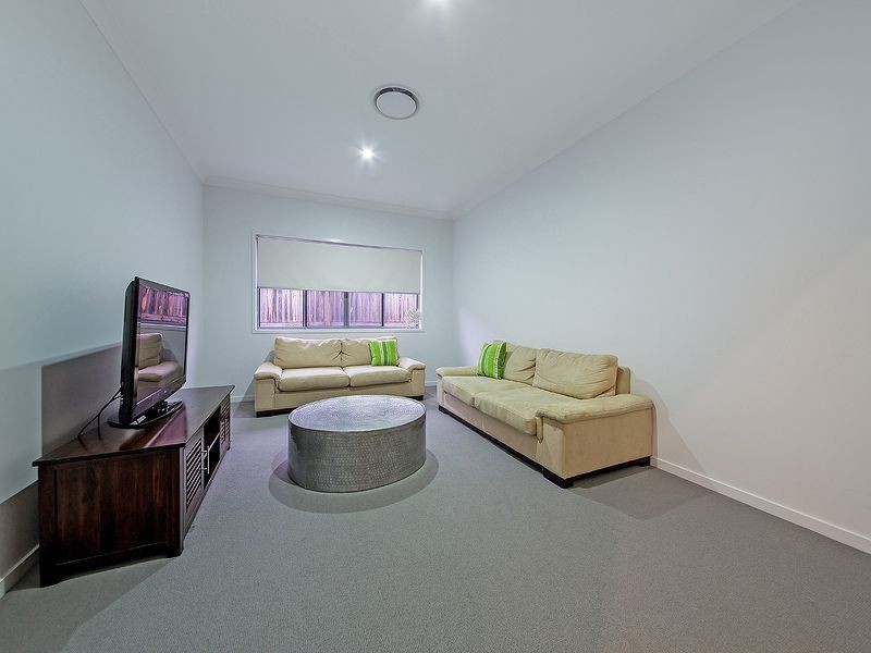 69 Foxwood Cct, Wakerley QLD 4154