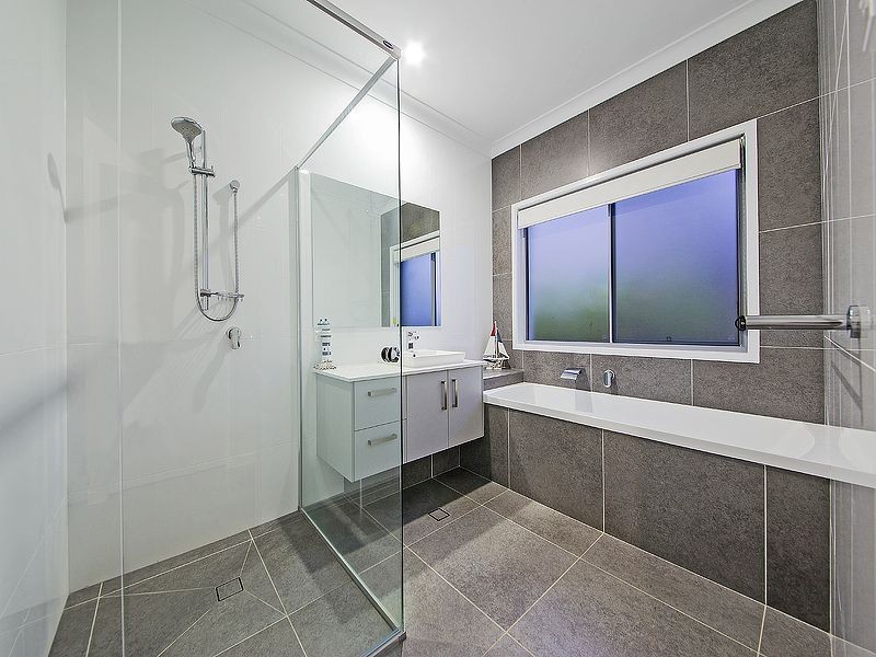 69 Foxwood Cct, Wakerley QLD 4154