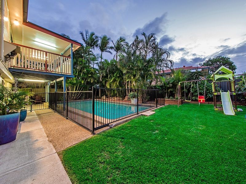 67 Duncan St, Wynnum West QLD 4178