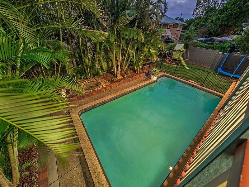 67 Duncan St, Wynnum West QLD 4178