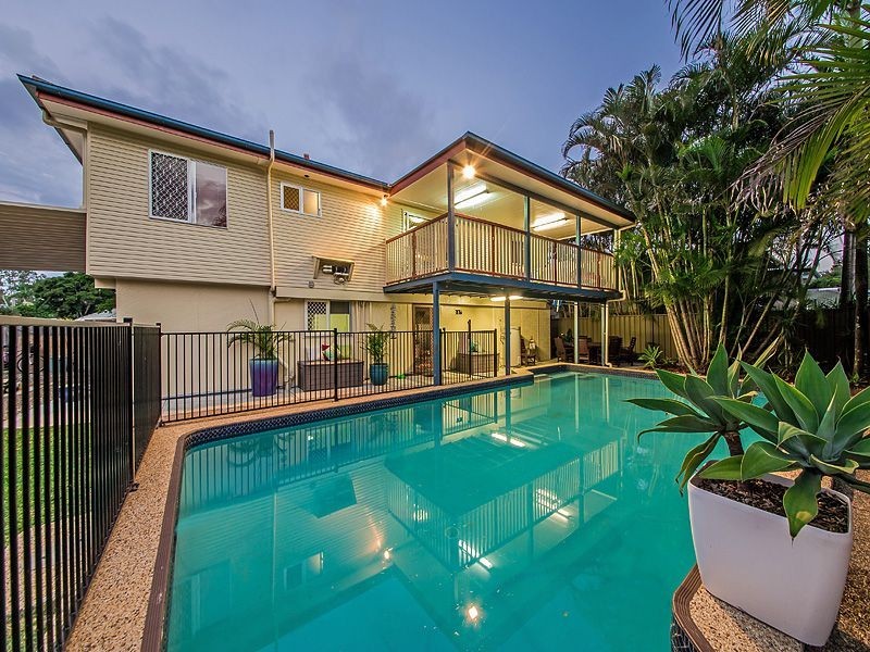 67 Duncan St, Wynnum West QLD 4178