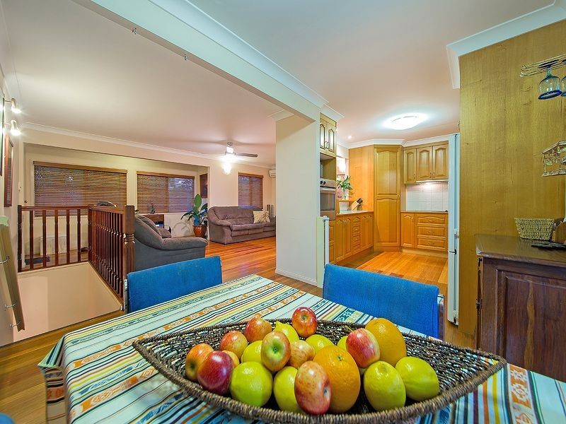67 Duncan St, Wynnum West QLD 4178
