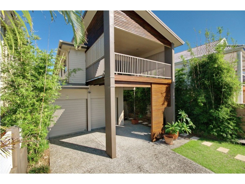 801 Esplanade, Lota QLD 4179