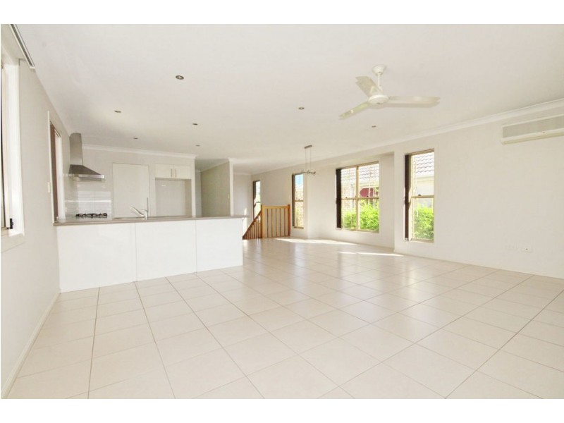 801 Esplanade, Lota QLD 4179