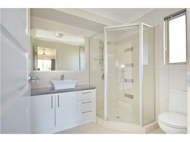 801 Esplanade, Lota QLD 4179