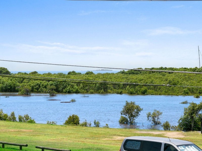 801 Esplanade, Lota QLD 4179