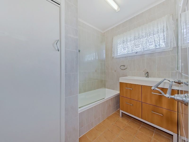 8 Sorrento Street, Wynnum West QLD 4178