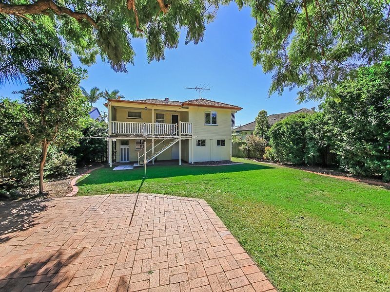 8 Sorrento Street, Wynnum West QLD 4178