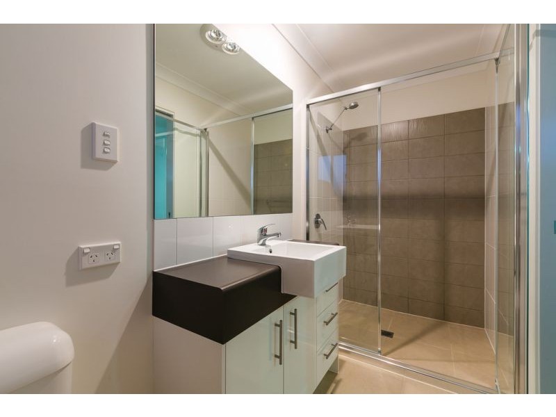 136 Cameron Parade, Wynnum QLD 4178