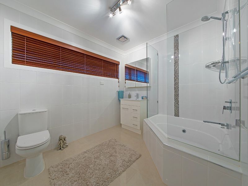 17 Nemarra Street, Wynnum West QLD 4178