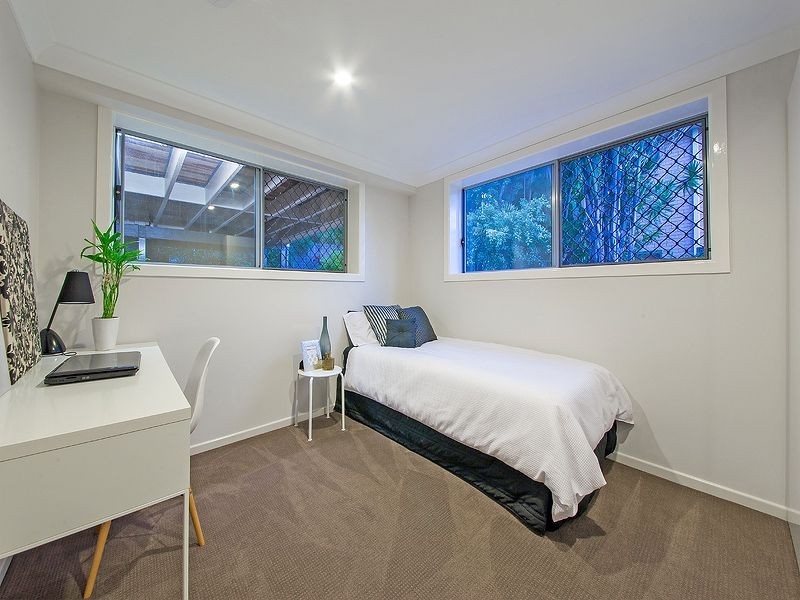 17 Nemarra Street, Wynnum West QLD 4178