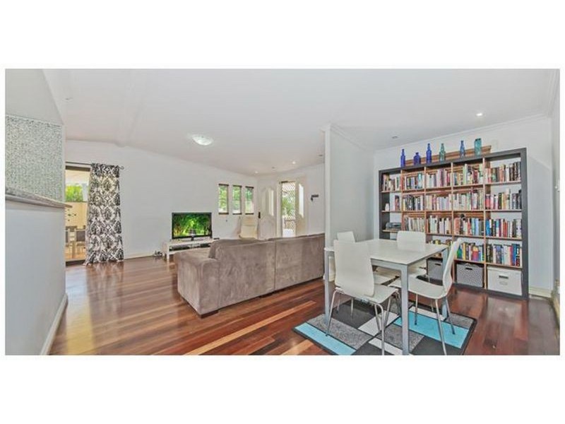2305 Wynnum Road, Wynnum QLD 4178