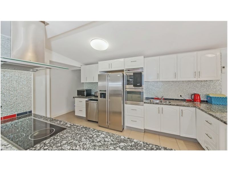 2305 Wynnum Road, Wynnum QLD 4178