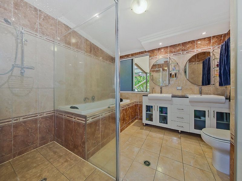 2305 Wynnum Road, Wynnum QLD 4178