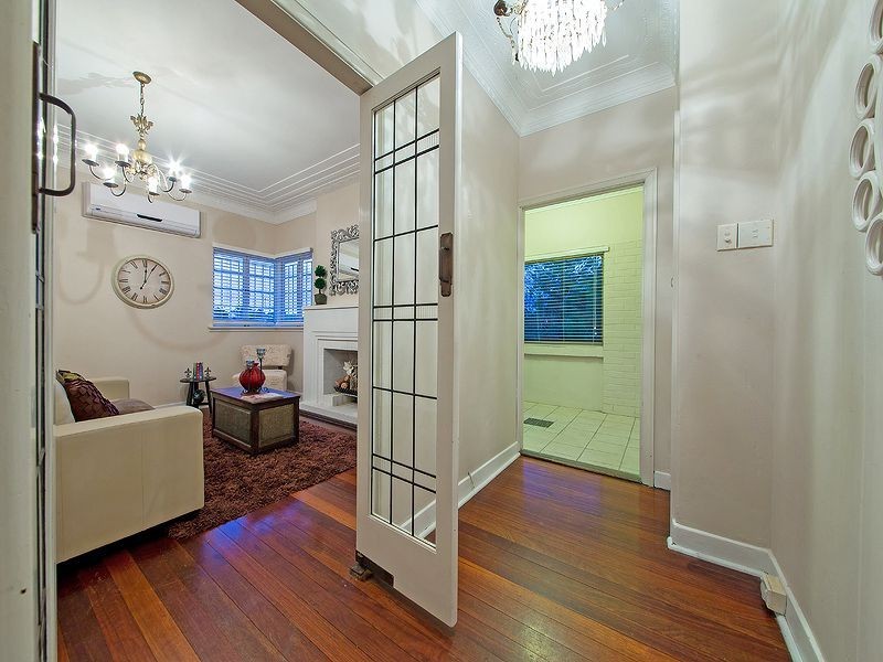 307 Chatsworth Rd, Coorparoo QLD 4151