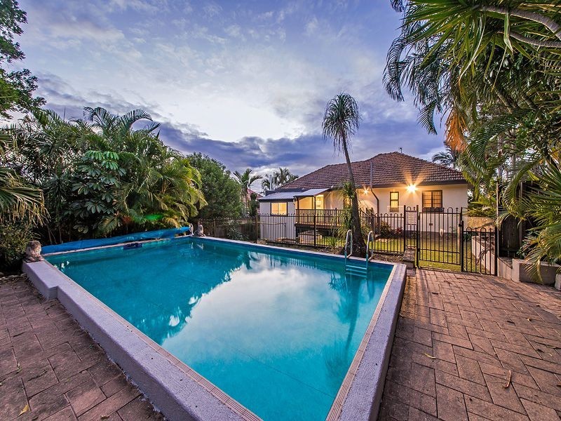307 Chatsworth Rd, Coorparoo QLD 4151