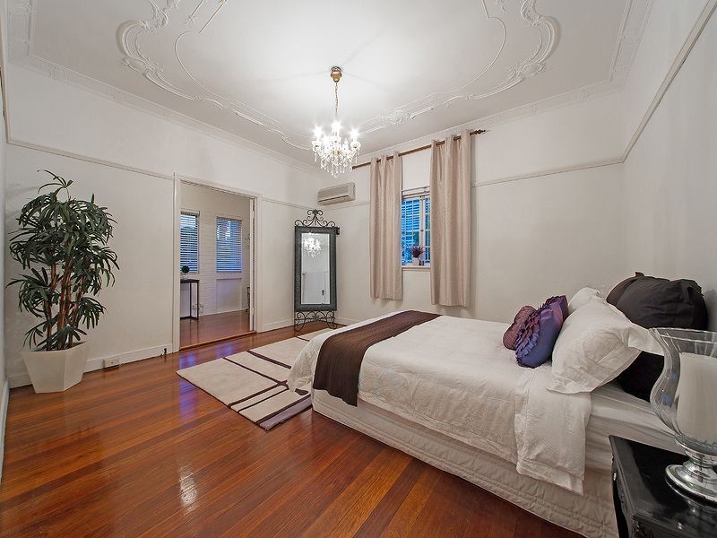 307 Chatsworth Rd, Coorparoo QLD 4151