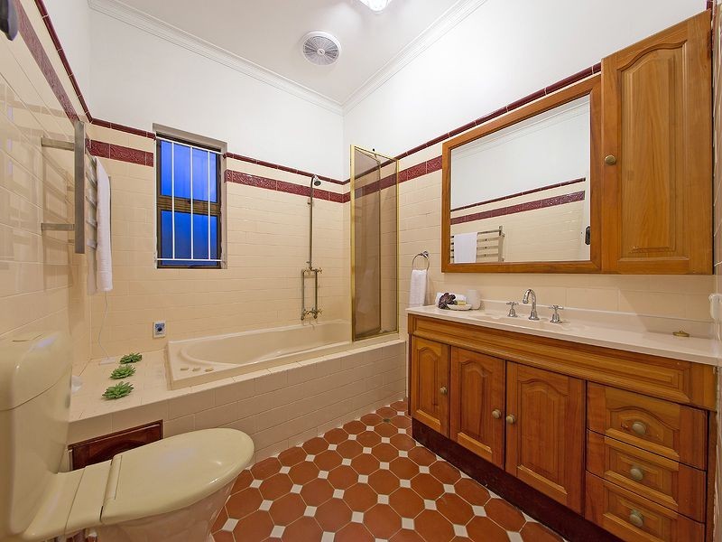 307 Chatsworth Rd, Coorparoo QLD 4151