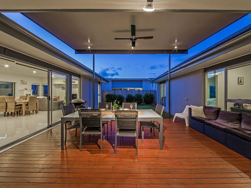 17 Esk Cr, Wakerley QLD 4154