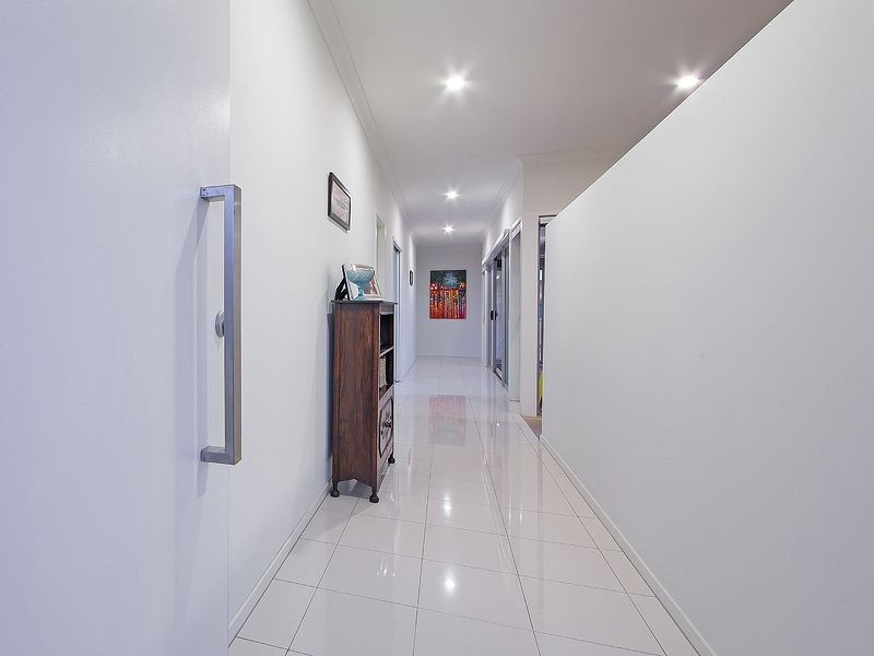 17 Esk Cr, Wakerley QLD 4154