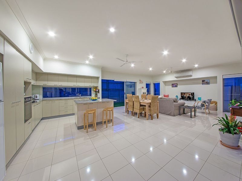 17 Esk Cr, Wakerley QLD 4154