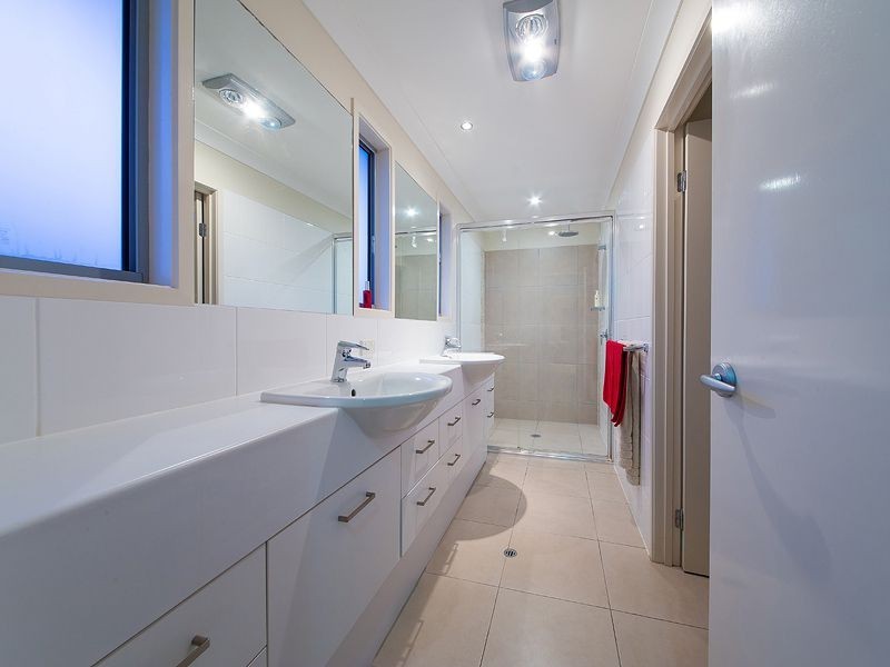 54 Macdonald Street, Lota QLD 4179