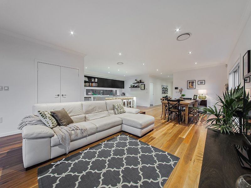 93 Feathertail Pl, Wakerley QLD 4154