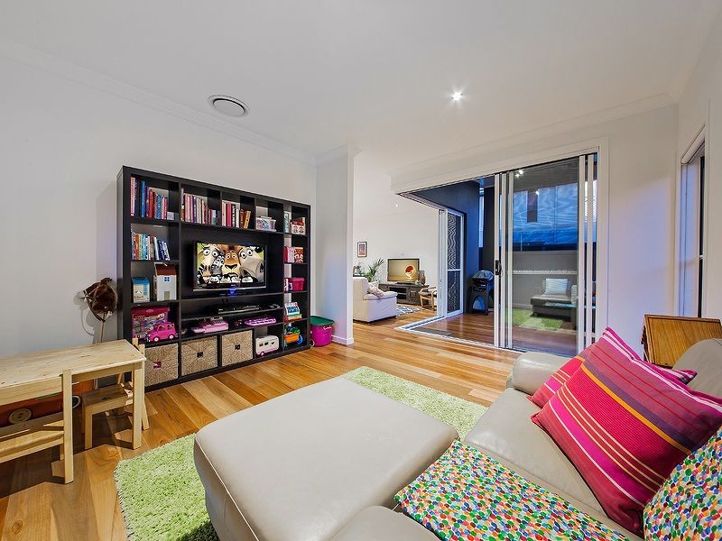 93 Feathertail Pl, Wakerley QLD 4154