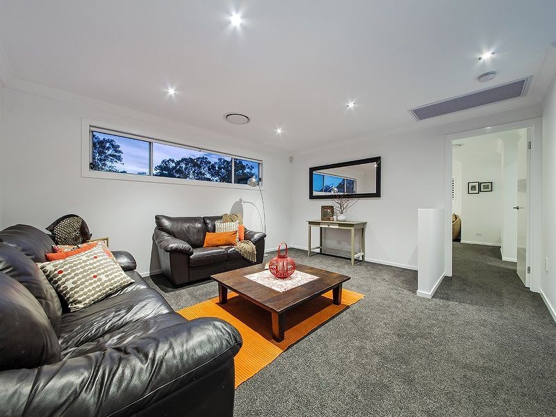 93 Feathertail Pl, Wakerley QLD 4154