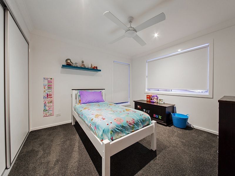 93 Feathertail Pl, Wakerley QLD 4154