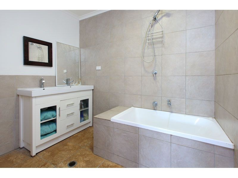 17 Wyeth Street, Wynnum QLD 4178