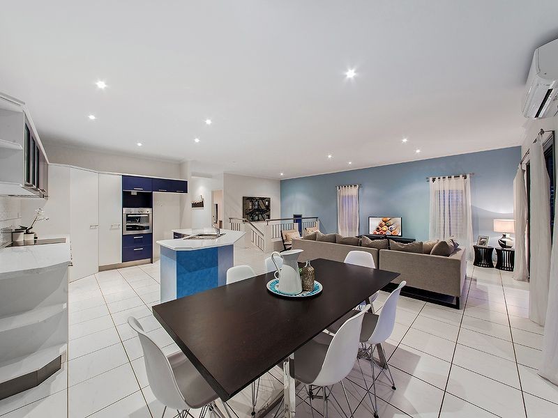 52 Moreton Av, Wynnum QLD 4178