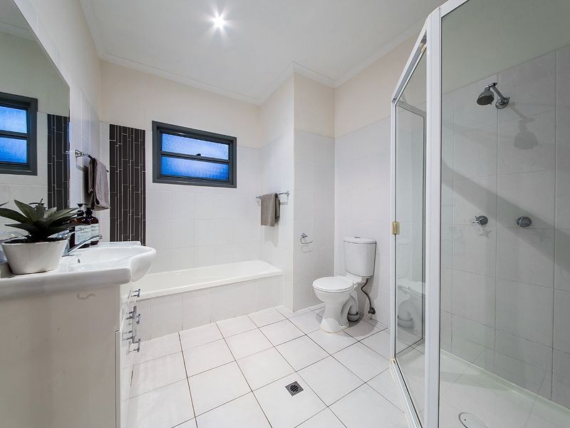 52 Moreton Av, Wynnum QLD 4178