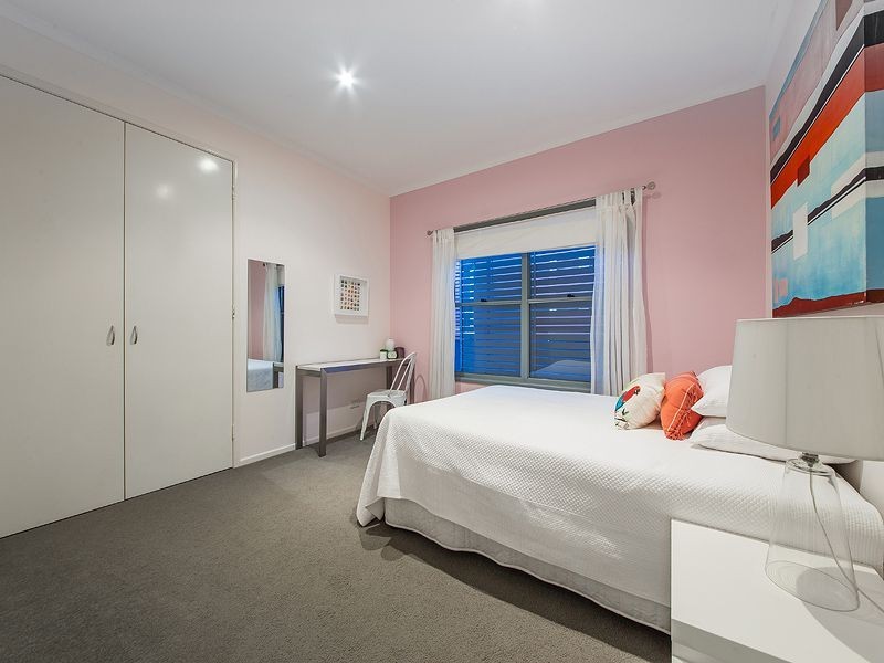 52 Moreton Av, Wynnum QLD 4178