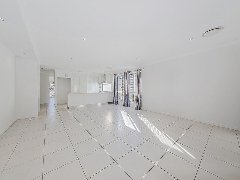 37 Worchester Crescent, Wakerley QLD 4154