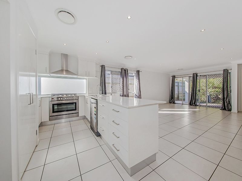 37 Worchester Crescent, Wakerley QLD 4154