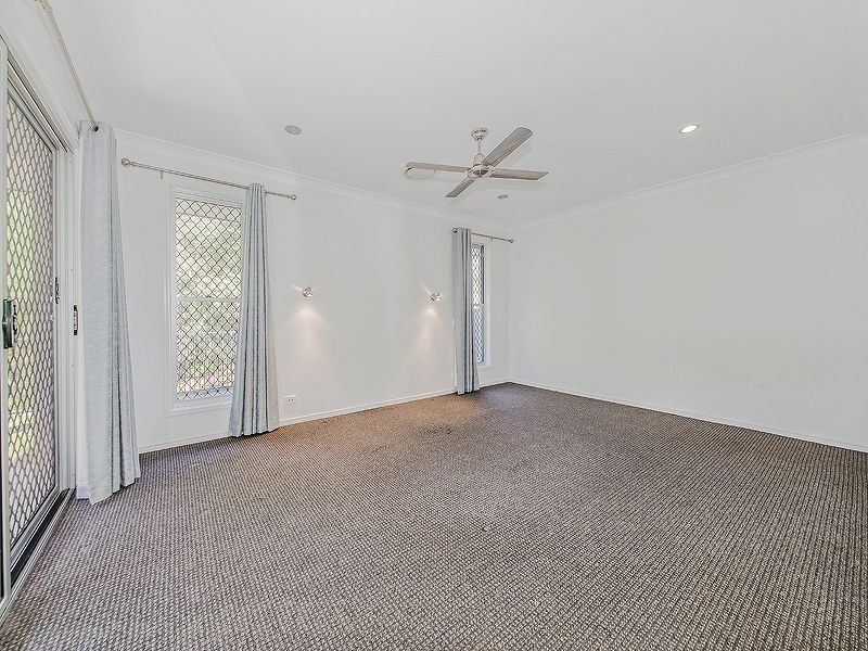 37 Worchester Crescent, Wakerley QLD 4154