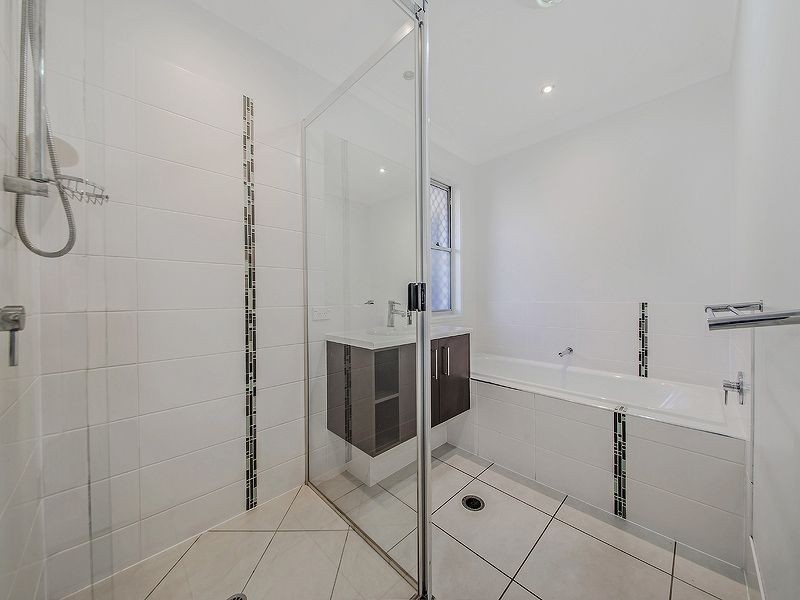 37 Worchester Crescent, Wakerley QLD 4154