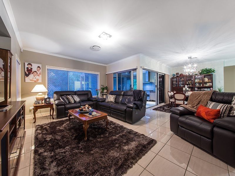 21 Brush Box Pl, Wakerley QLD 4154