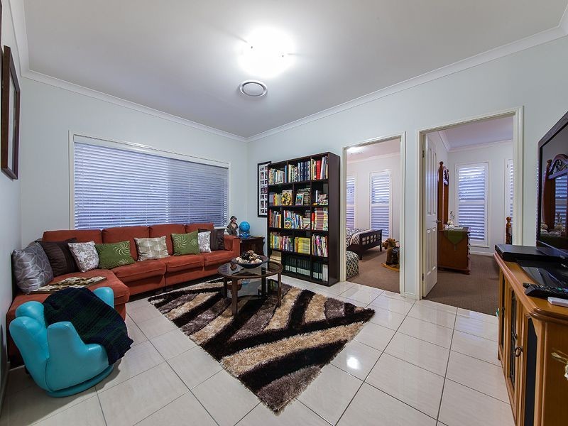 21 Brush Box Pl, Wakerley QLD 4154