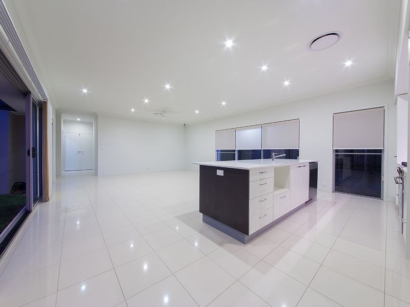 77 Brook St, Wakerley QLD 4154