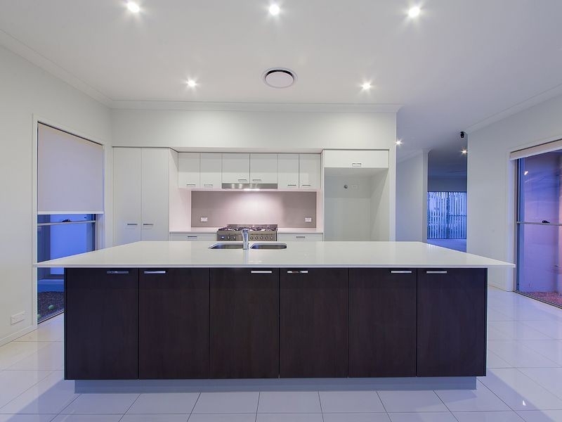 77 Brook St, Wakerley QLD 4154