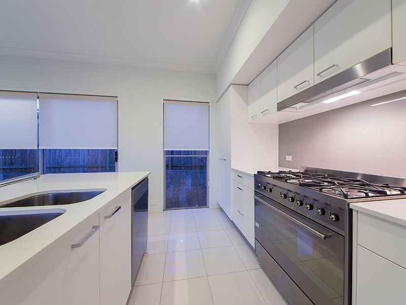 77 Brook St, Wakerley QLD 4154