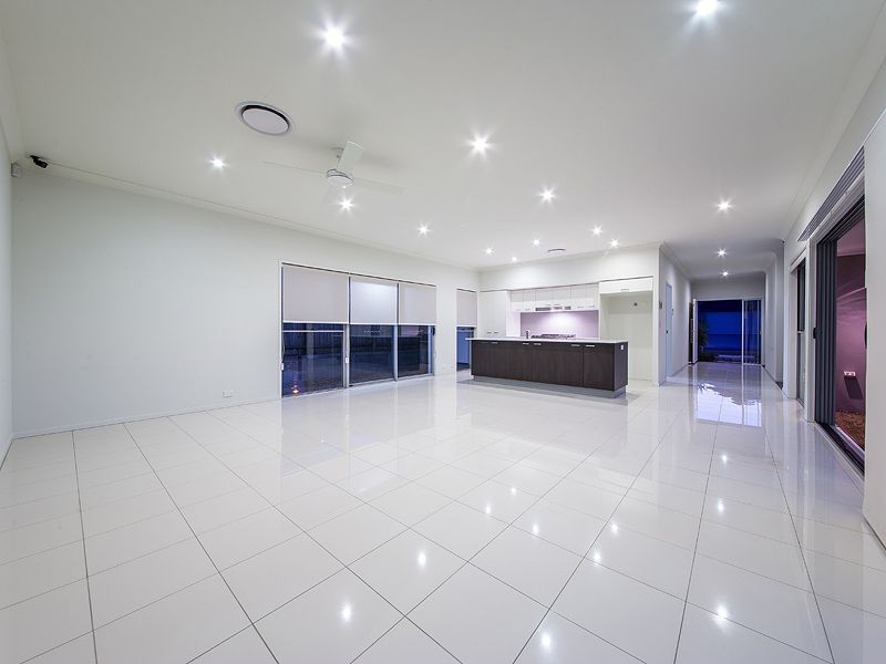 77 Brook St, Wakerley QLD 4154